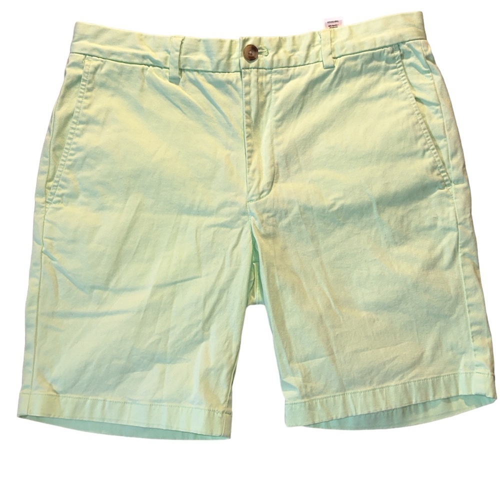 Men’s Vineyard Vines size 32 shorts. Light Green EUC.